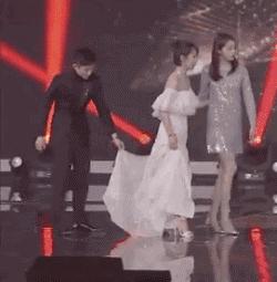 张一山微博发文为杨紫庆生,张一山为杨紫庆生晒独家儿时照