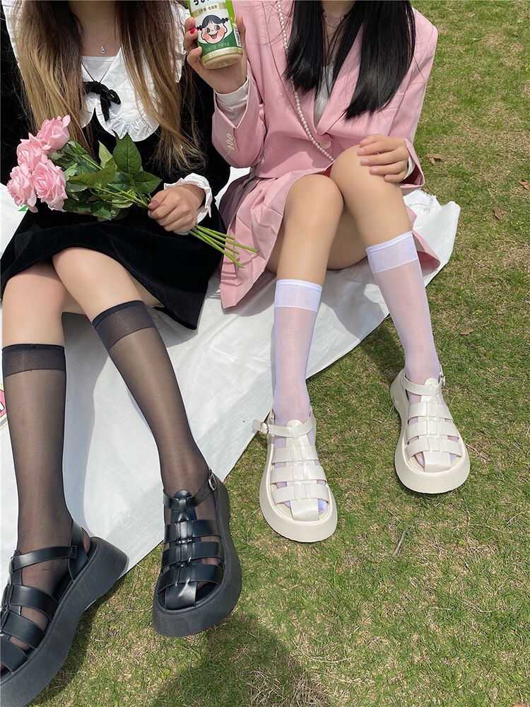 凉鞋怎么选好看,罗马凉鞋搭配什么衣服穿好看