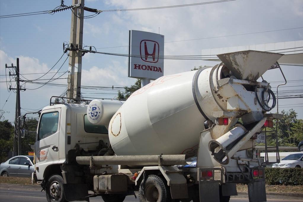 混凝土泵车输送泵怎么清洗,水泥输送到高空