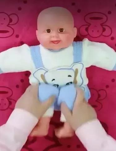 宝宝肚子胀气哭闹排气操,新生儿胀气哭闹时可以做排气操吗