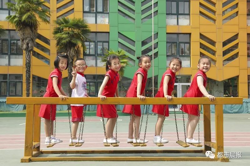 唐装、旗袍、英伦风,徐州各校的校服“秀”出新高度