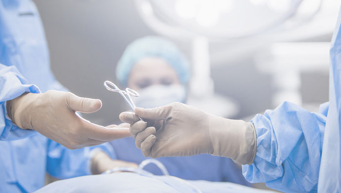 月经淋漓不尽突然大出血啥原因,来月经小腹疼得厉害是不是宫外孕