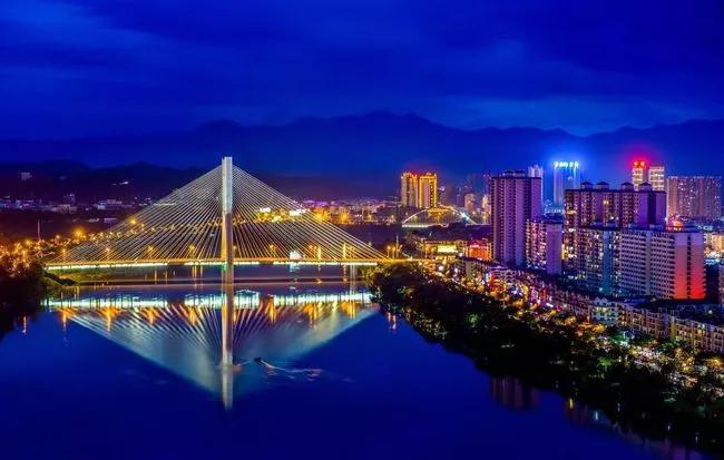 广西地理位置适合发展吗,广西地方的发展历史