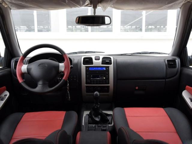 陆风个性硬派越野车X9，车身相当优秀，颠覆我们对国产越野的印象