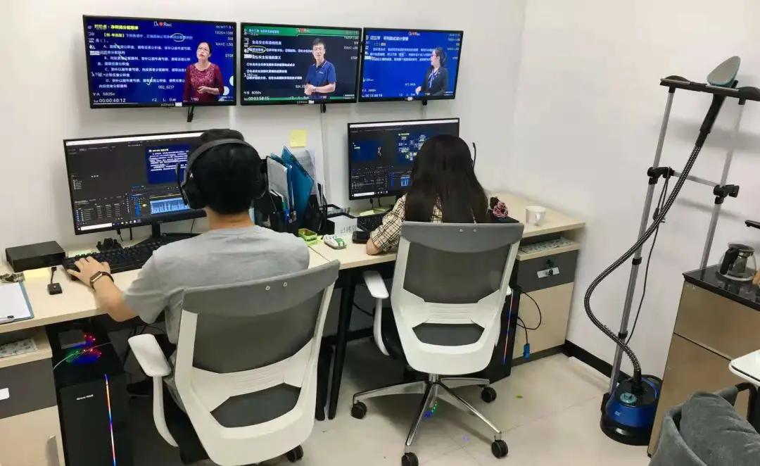 喜讯：华翰科技成功挂牌新四板，借力资本加快战略布局