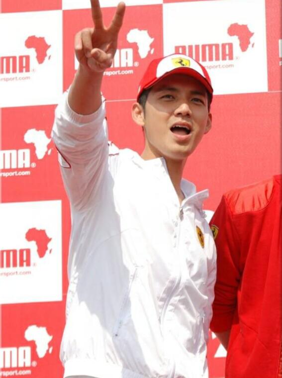 入秋之后担心自己脑门冷？那不如学学明星们戴潮帽，又酷又有范