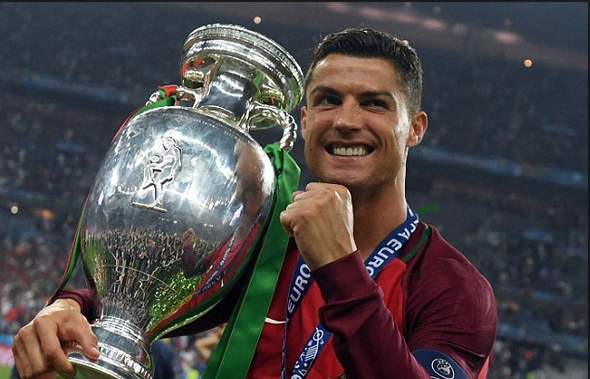 足坛绝代双骄梅西c罗,足坛c罗十大奇迹之战