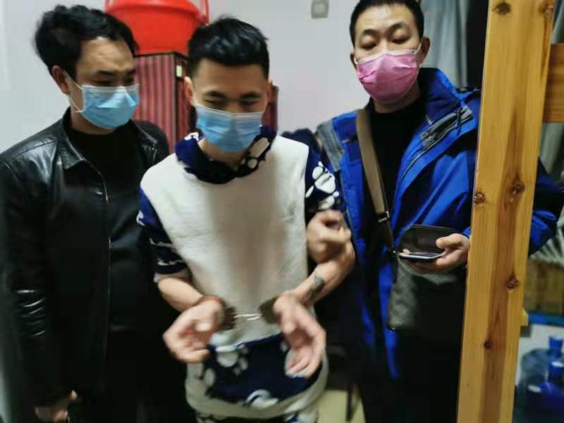 疫情期间诈骗21万偿还网贷赌博款，浈江一男子被拘