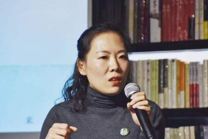 写辞职信“世界那么大，我想去看看”的老师回来了，成脱口秀主播