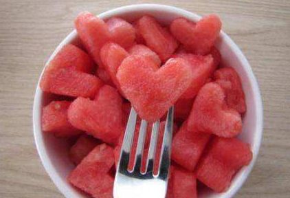 西瓜吃不完放冰箱,西瓜吃不完怎么办可以冷冻吗