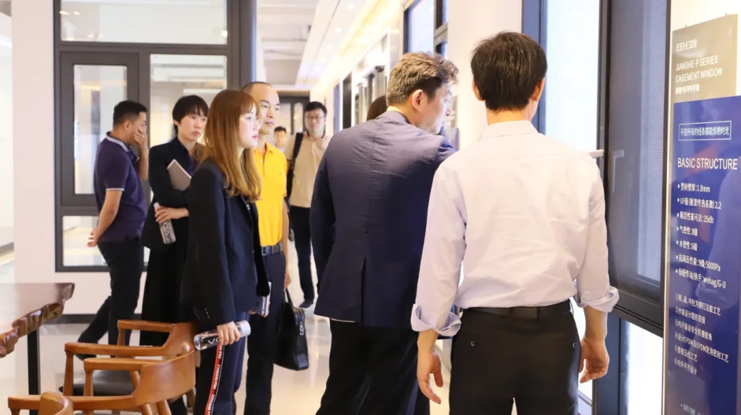 欢迎德国诺托（ROTO）中国总经理杨建辉一行莅临亿合门窗参观