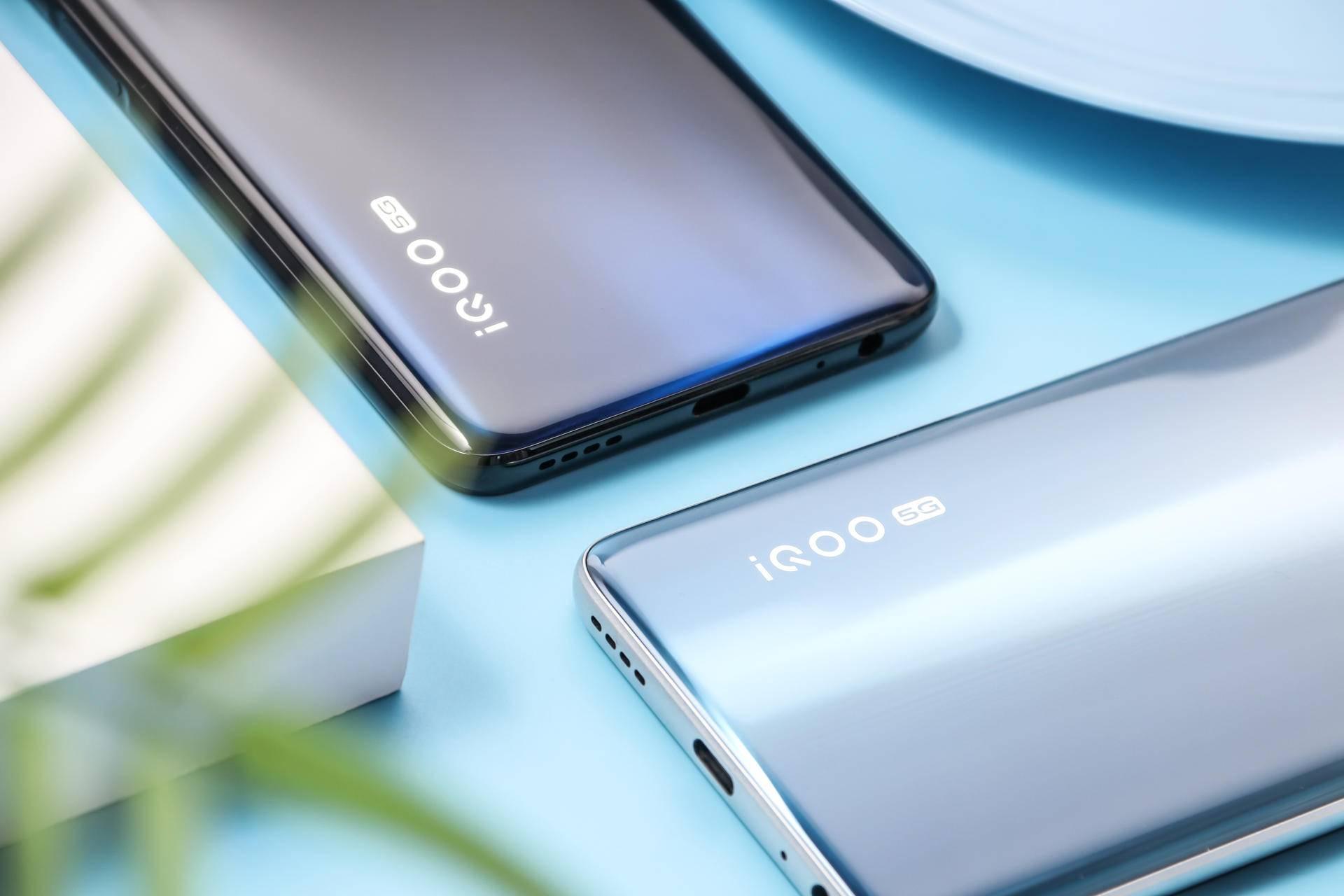 iqooz1媲美四五千旗舰,iqooz1还搭载了144hz竞速屏