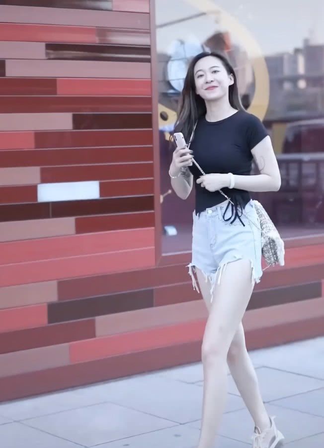 休闲萝卜裤配老爹鞋,高腰直筒裤搭配老爹鞋