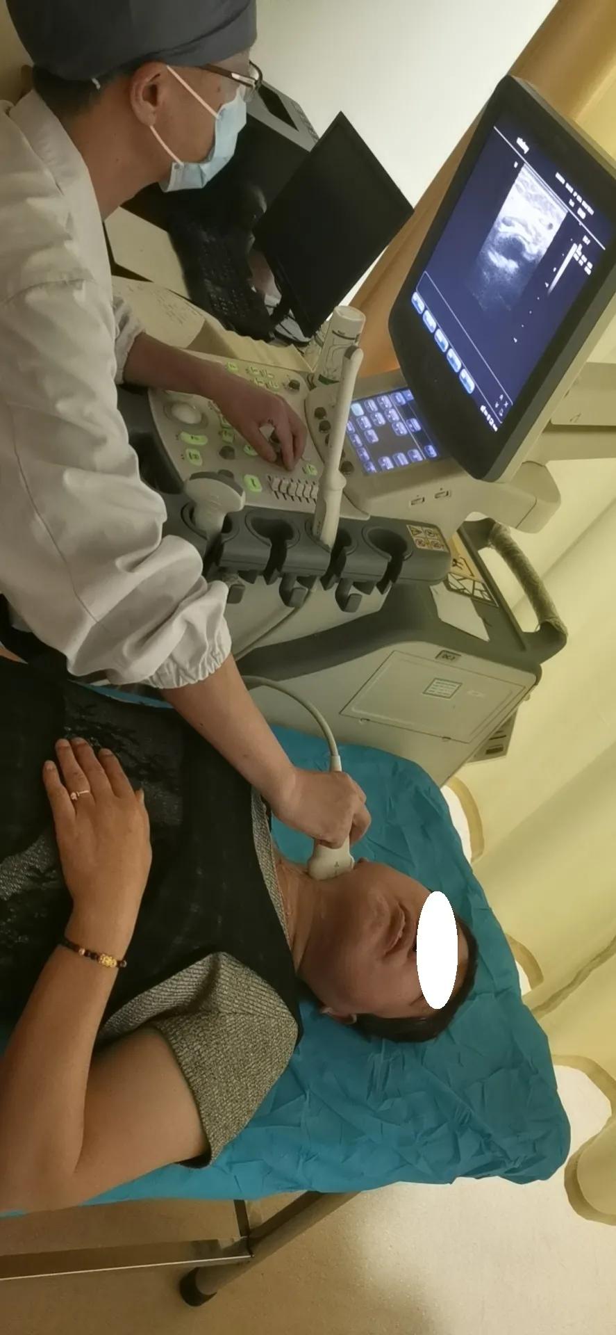 社区卫生服务中心走访,百家湖社区卫生服务中心工作人员