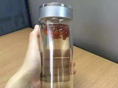 小刘教你护肤,3招教您选枸杞