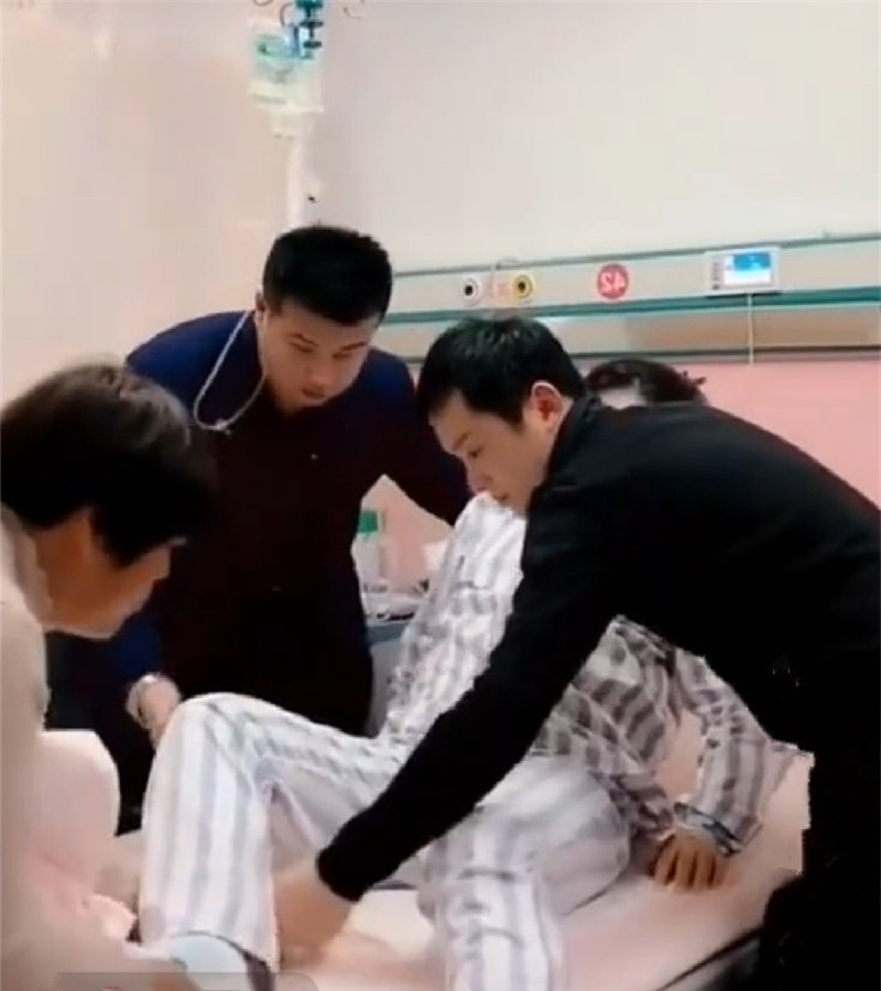 剖腹产产妇第一次怎么下床,剖腹产产妇第一次下床方法