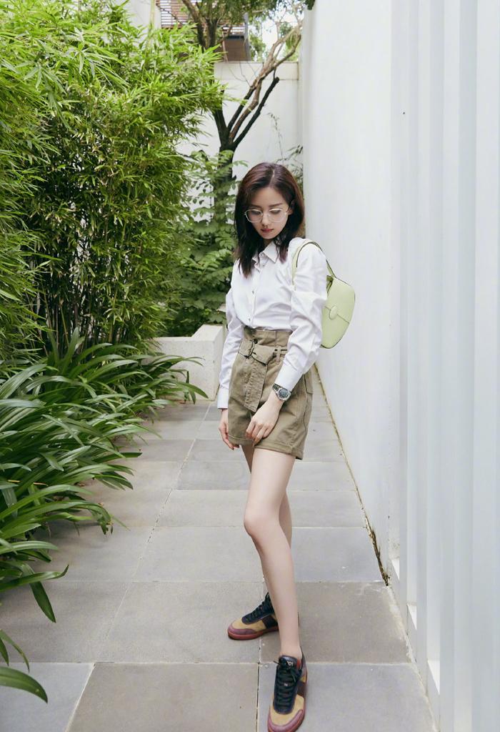 这个秋天“抹茶包”终于火了，时髦亮眼还很百搭，难怪明星都爱背