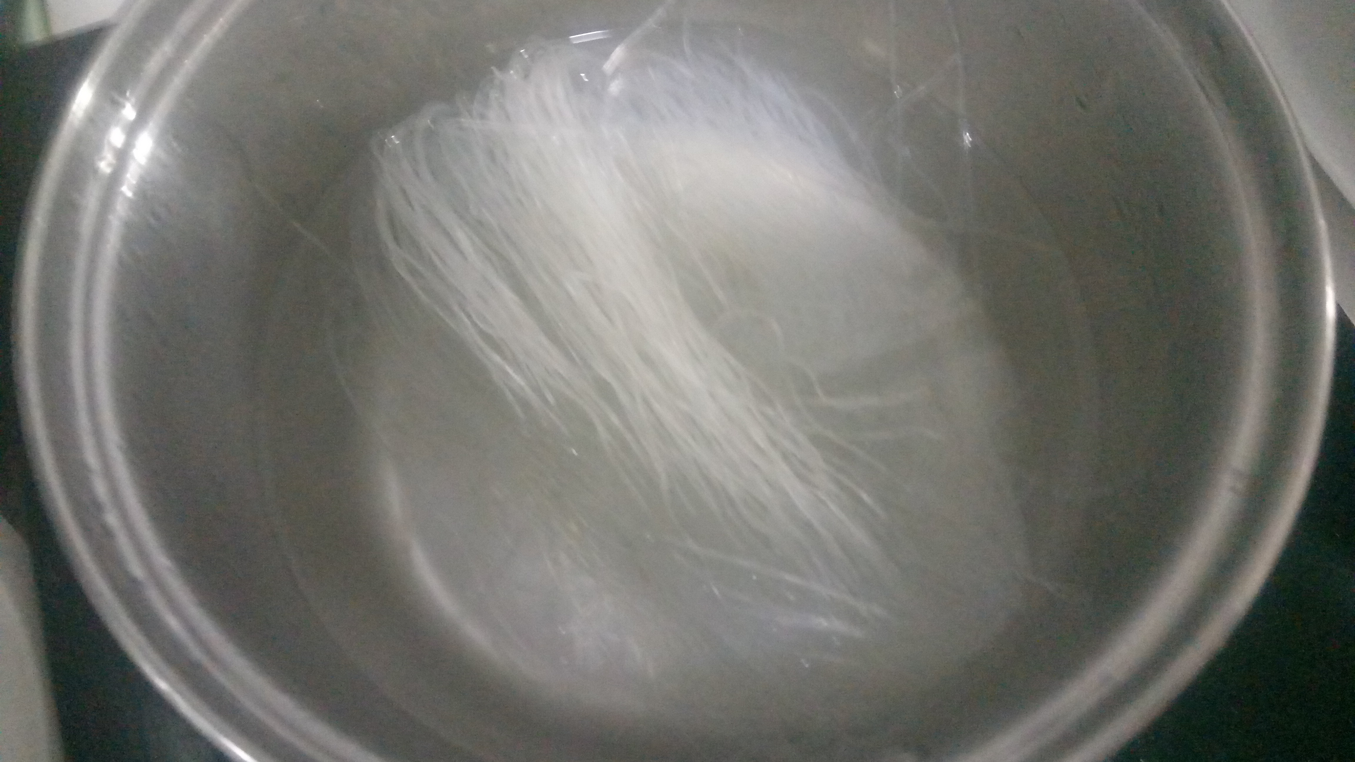 韭菜鸡蛋虾仁韭菜怎么不出水,韭菜虾仁肉鸡蛋馅出水了怎么办