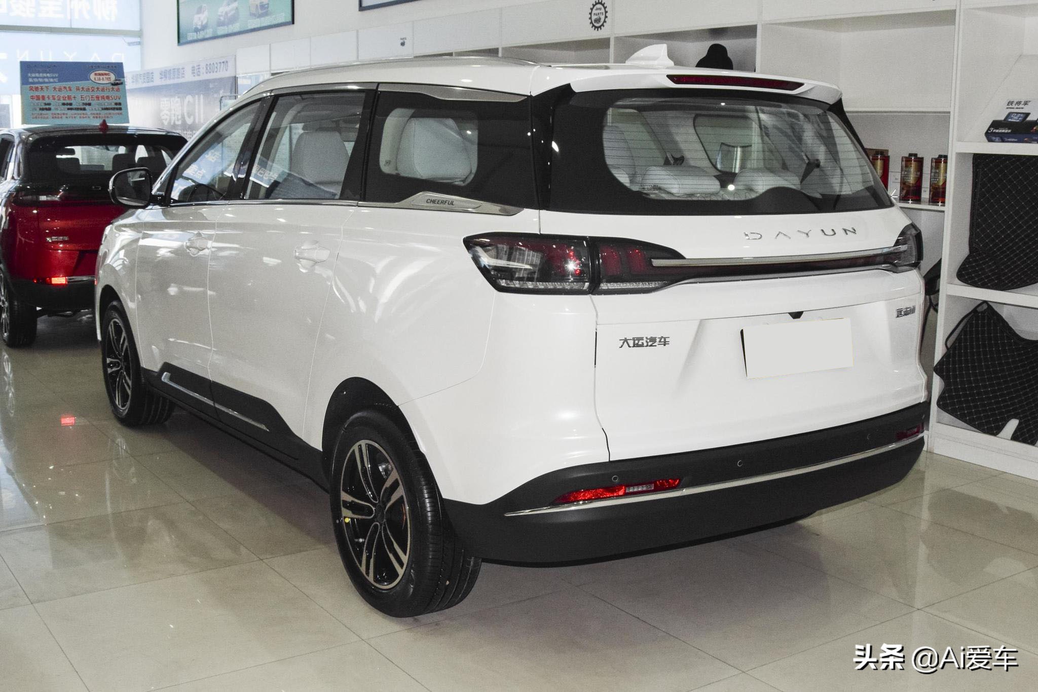 远志m1新能源七座空间如何,远志m12021款7座长续航行政版