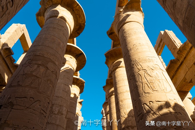 一半沙漠一半海洋图片,一半沙漠一半湖水