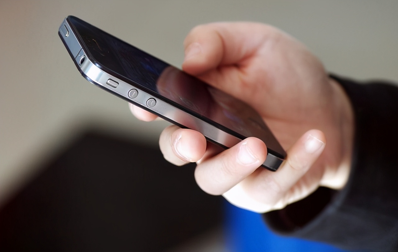 网购手机和实体店买手机哪个好,网上买手机与实体店手机区别