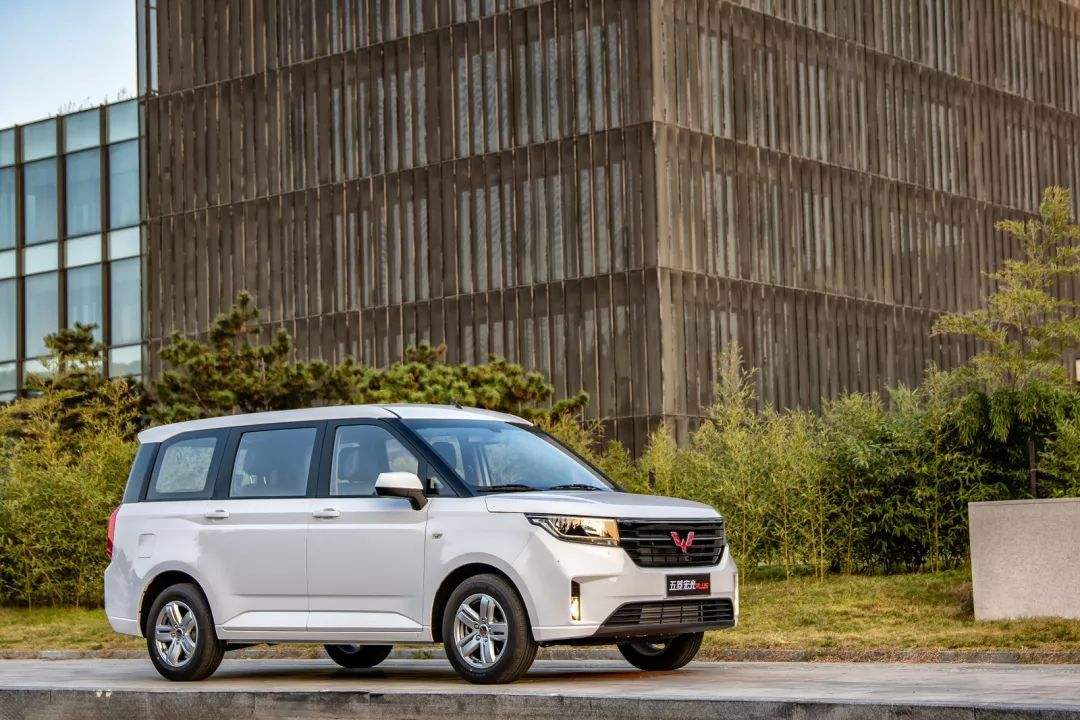 能拉货又能拉人的五菱,能拉货能拉人油耗低的车