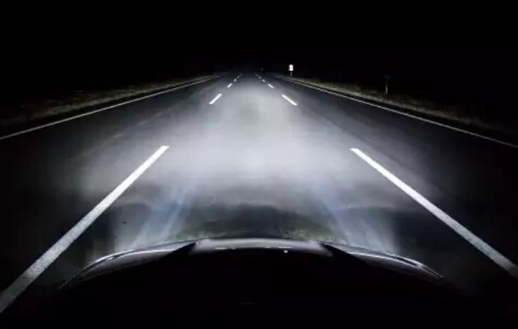 卤素灯一般多久会变暗,卤素灯使用多久会变暗