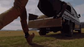 觉得钢铁侠穿戴很酷？CAT这款挖机代言的手表更牛