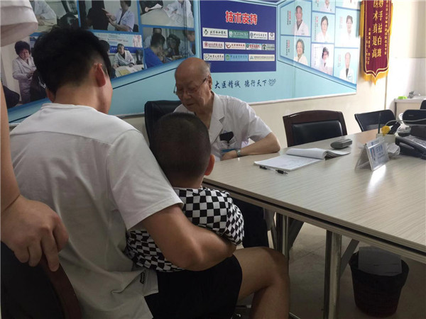 庄逢康大夫,北京同仁医院会诊中心和特需专家