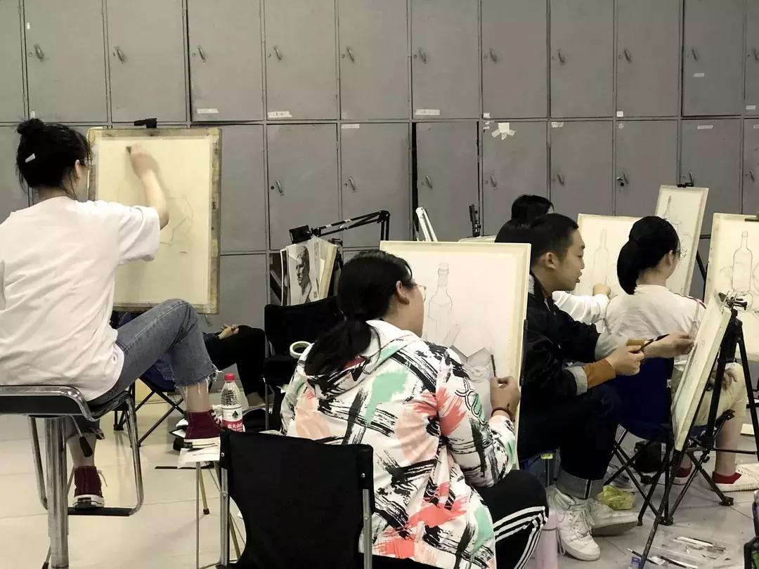 青春记实,青春记大学生在行动