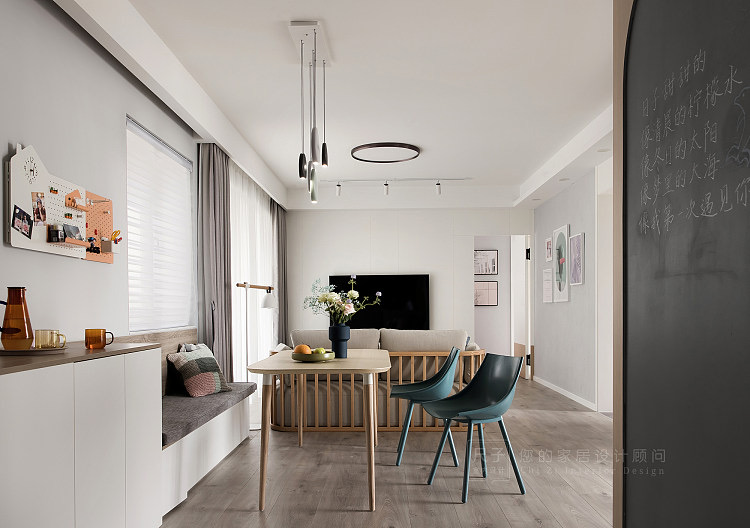 没有沙发墙的房子怎么设计好看,省钱设计房屋