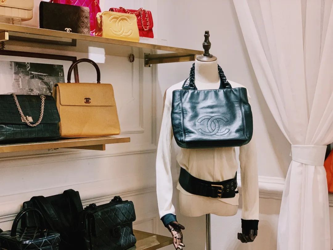 成都最全中古地图/当代年轻人正在沉迷这些“上了点年纪”的东西