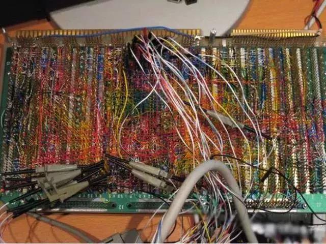 初学者怎么看懂电路板走向,初学电工认识一下电路板