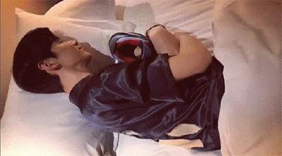 老了以后的白敬亭,白敬亭奶蓝小白鞋