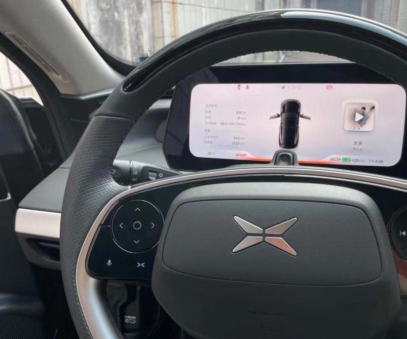 小鹏p7什么颜色的车衣适合女生 (小鹏p7车衣什么颜色好看女生)