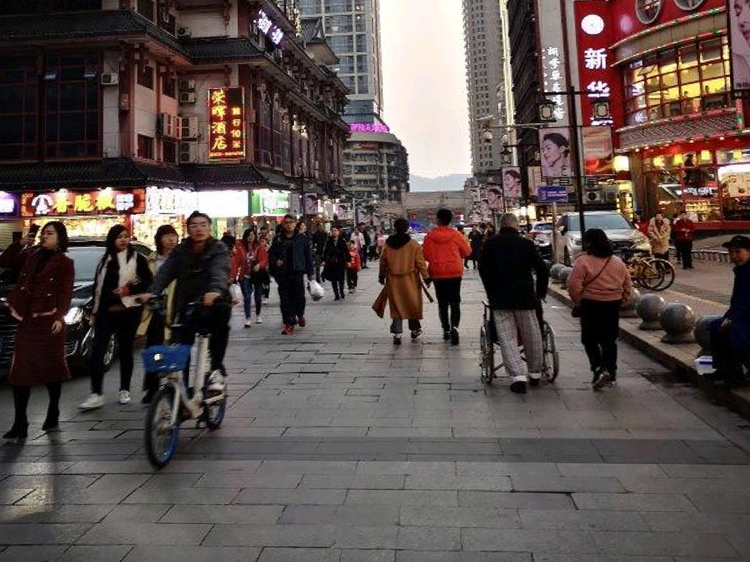 长沙必吃第一名辣炒肉,长沙最热闹的美食街是哪些