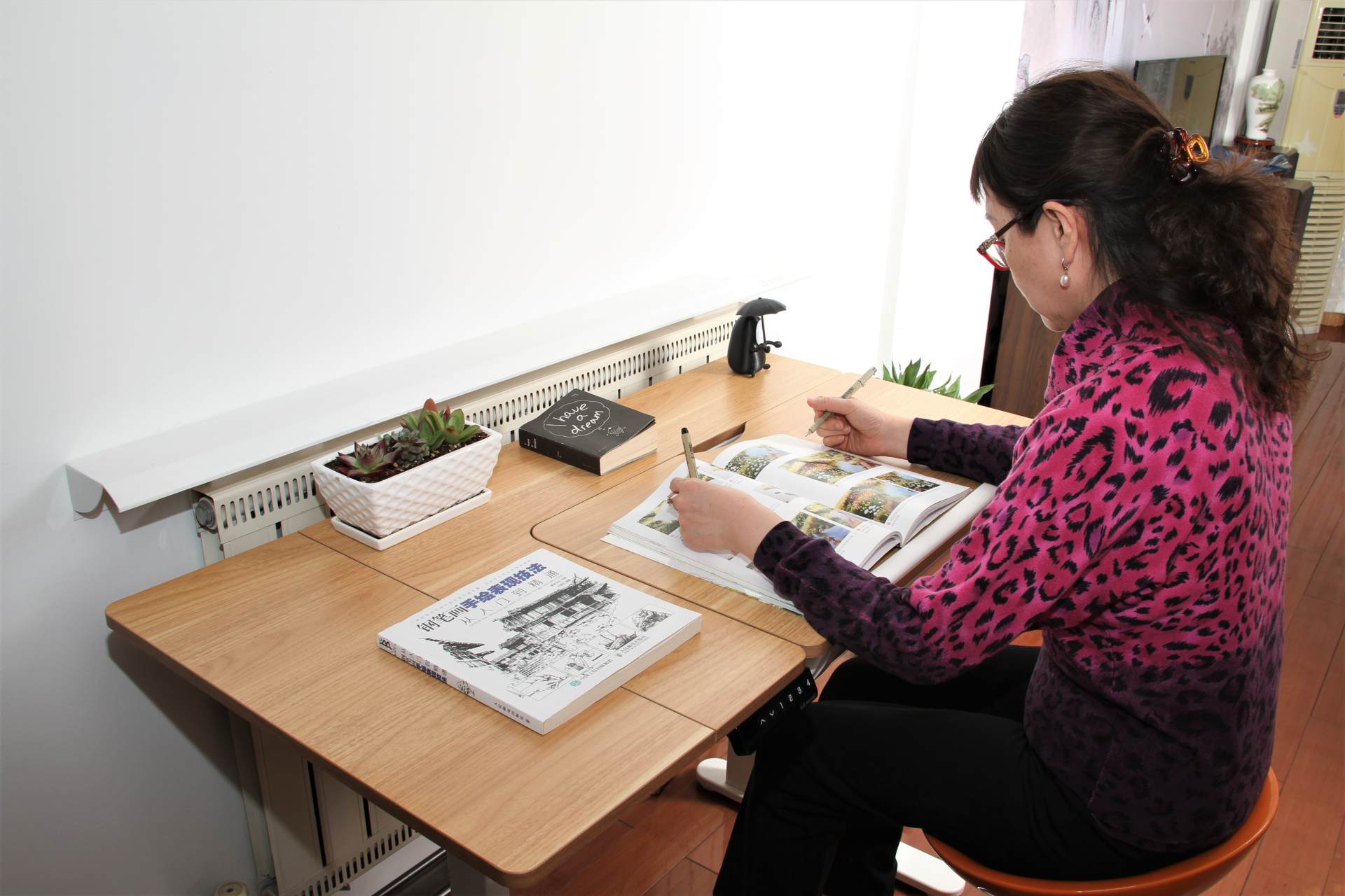 两千元以内电动升降桌，冠军孙杨推荐乐歌新品，伏案苦读不再腰酸