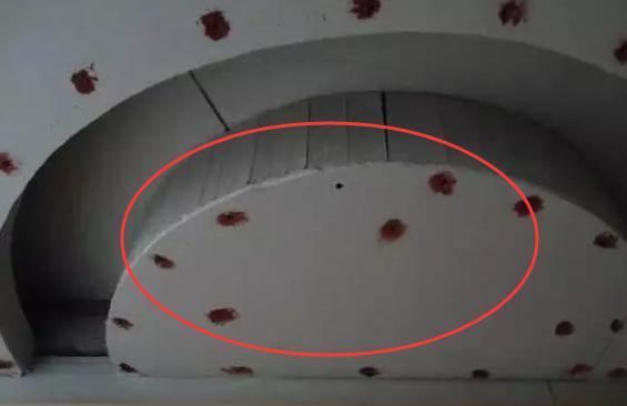 新房，住不到2年，阳台、客厅吊顶出现很多“褐色小点”，真后悔