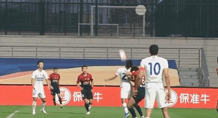 还是裁判!大V质疑深沪战判罚尺度怒怼足协说一套做一套