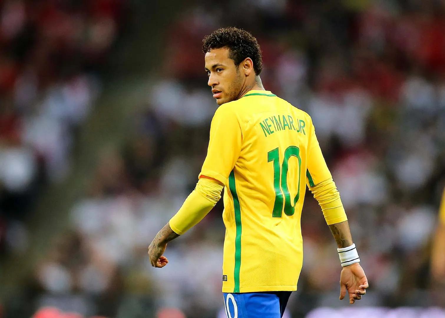 足球苗子特征特点,现代足球竞赛规则有多少条