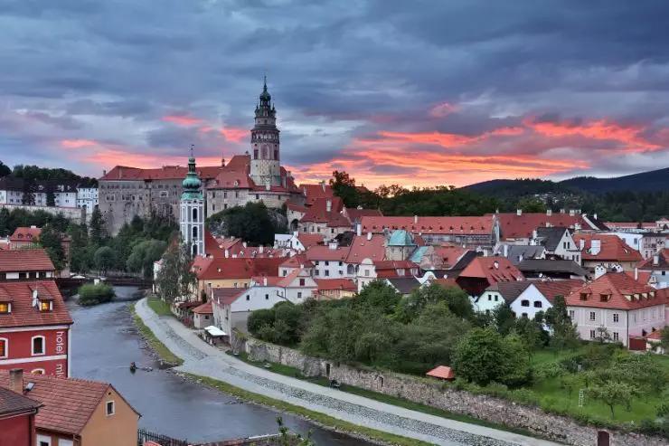 外国人为什么喜欢在游轮里玩,为什么西方人喜欢坐游轮