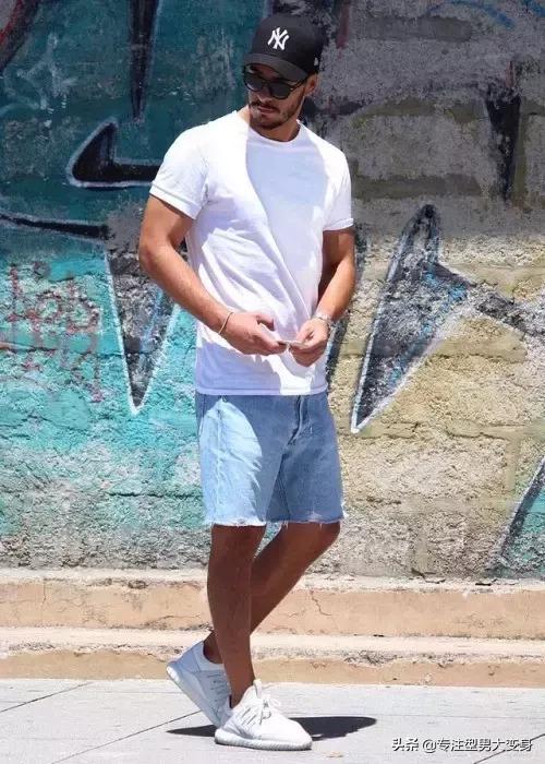 白t男生怎么穿,男人穿什么样的白衬衫好看