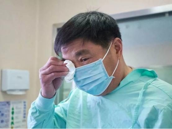 亲人不幸进了ICU，都会经历哪些痛苦？先给你介绍4个