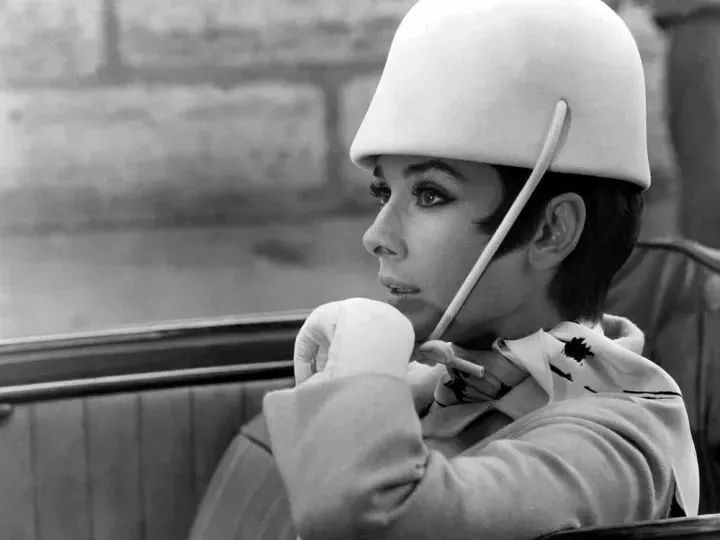 奥黛丽赫本:绝世容颜背后的秘密!