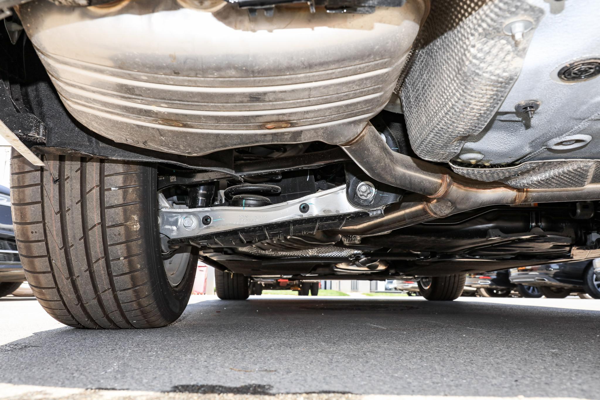 最低配的a4l值得买吗,奥迪a4l35和40有什么区别