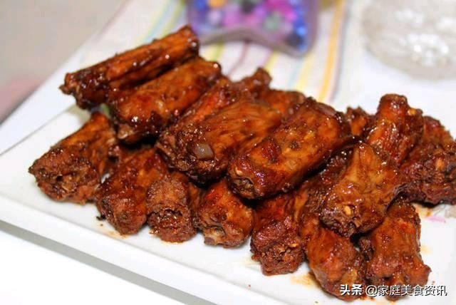 美食推荐:香芋扣肉,麻辣鸡脖,金针菇牛肉,香辣银鱼干