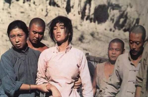 莫言诺奖巨作《丰乳肥臀》：描写尺度到底多大胆？使它一度成*书禁**