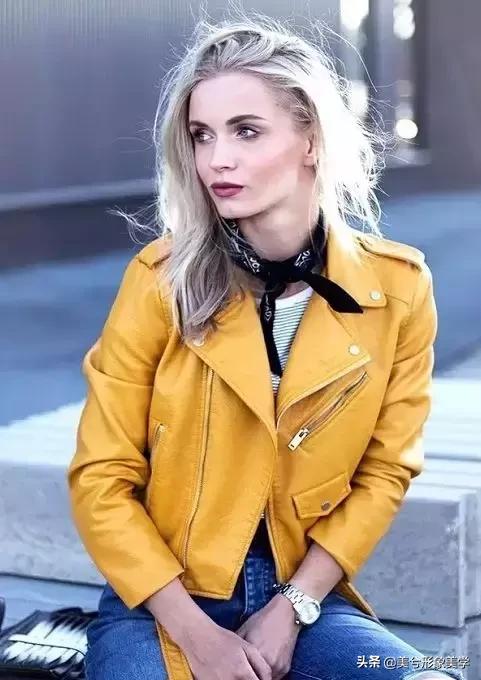 旧衣服怎么系丝巾好看,长条丝巾系法变衣服内搭