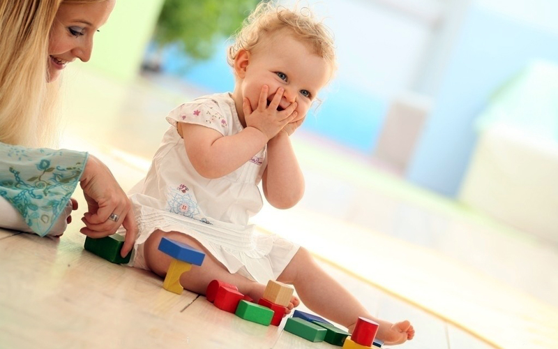 宝宝不会走路的时候，就会用平板了，宝妈宝爸们一定要注意了！