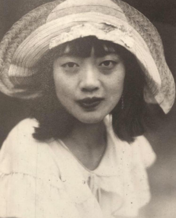 末代皇帝婉容出轨是哪一集,婉容用的烟枪